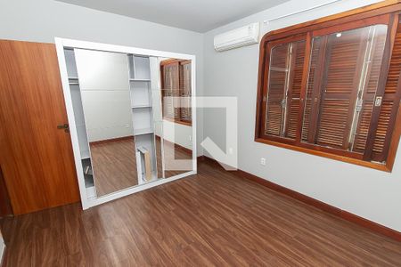 Casa à venda com 270m², 3 quartos e 3 vagas Casa à venda com 270m², 3 quartos e 3 vagasQuarto 3