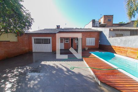 Casa à venda com 270m², 3 quartos e 3 vagas Casa à venda com 270m², 3 quartos e 3 vagasQuintal e Piscina