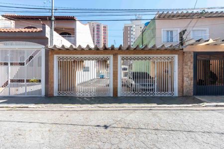 Casa à venda com 160m², 1 quarto e 3 vagas Casa à venda com 160m², 1 quarto e 3 vagasFachada
