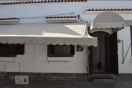 Casa de condomínio à venda com 68m², 2 quartos e 2 vagasFachada