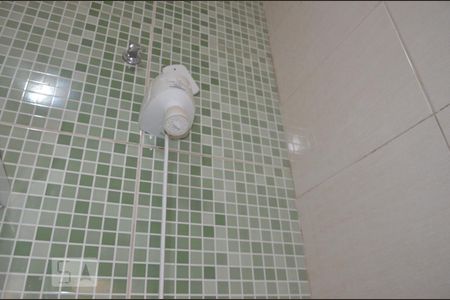 Casa de condomínio à venda com 68m², 2 quartos e 2 vagasBanheiro Social- chuveiro
