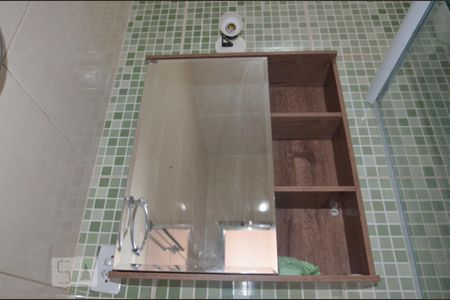 Casa de condomínio à venda com 68m², 2 quartos e 2 vagasBanheiro Social- espelho