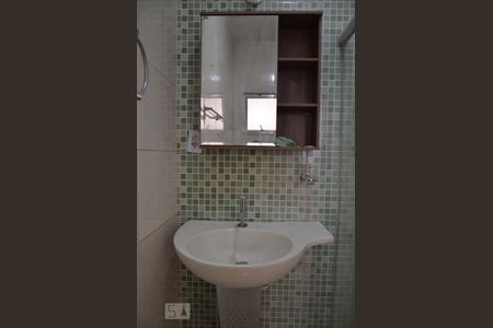Casa de condomínio à venda com 68m², 2 quartos e 2 vagasBanheiro Social