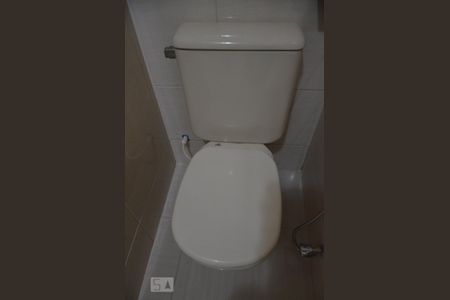 Casa de condomínio à venda com 68m², 2 quartos e 2 vagasBanheiro Social