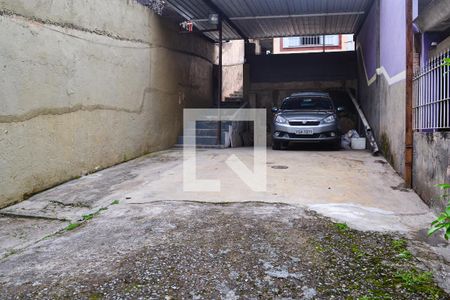 Casa à venda com 200m², 2 quartos e 4 vagas Casa à venda com 200m², 2 quartos e 4 vagasGaragem