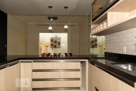 Casa à venda com 100m², 3 quartos e 2 vagas Casa à venda com 100m², 3 quartos e 2 vagasCozinha