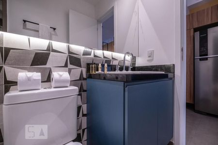 Banheiro de kitnet/studio à venda com 1 quarto, 32m² em Pinheiros, São Paulo