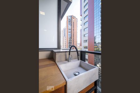 Varanda - Detalhe tanque de kitnet/studio à venda com 1 quarto, 32m² em Pinheiros, São Paulo