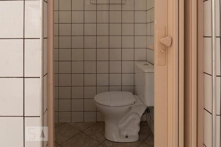 Banheiro de casa de condomínio para alugar com 1 quarto, 50m² em São Judas, São Paulo
