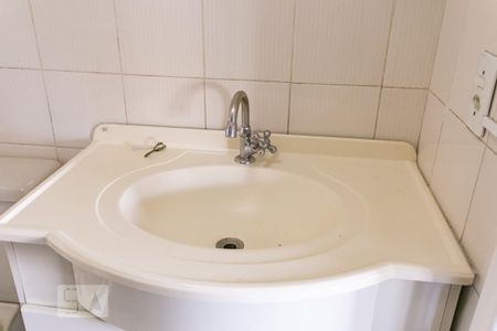 Banheiro - Torneira de kitnet/studio para alugar com 1 quarto, 25m² em Medianeira, Porto Alegre