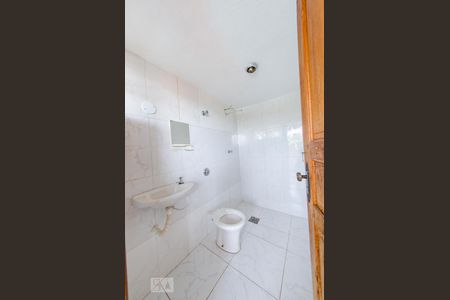 Banheiro de casa para alugar com 2 quartos, 100m² em Nova Gameleira, Belo Horizonte