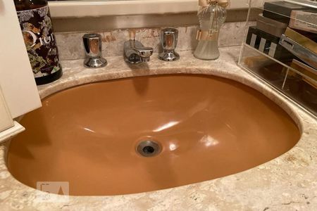 Apartamento para alugar com 250m², 4 quartos e 4 vagasBanheiro - Torneira