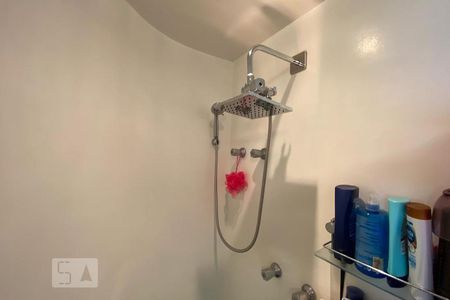 Apartamento para alugar com 250m², 4 quartos e 4 vagasChuveiro