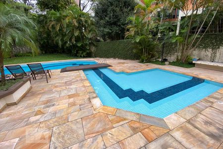 Apartamento para alugar com 250m², 4 quartos e 4 vagasÁrea comum - Piscina