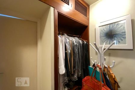 Apartamento para alugar com 250m², 4 quartos e 4 vagasCloset da suíte 1