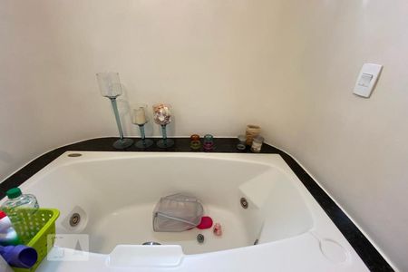 Apartamento para alugar com 250m², 4 quartos e 4 vagasBanheira