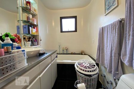 Apartamento para alugar com 250m², 4 quartos e 4 vagasBanheiro da Suíte 1