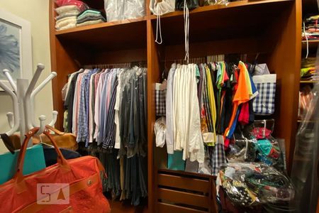 Apartamento para alugar com 250m², 4 quartos e 4 vagasCloset da suíte 1