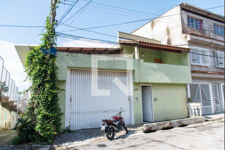 Casa para alugar com 150m², 4 quartos e 8 vagas Casa para alugar com 150m², 4 quartos e 8 vagasFachada