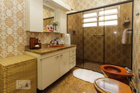 Casa à venda com 300m², 3 quartos e 3 vagas Casa à venda com 300m², 3 quartos e 3 vagasBanheiro da suite