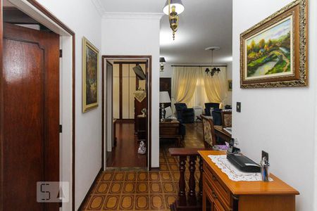 Casa à venda com 300m², 3 quartos e 3 vagas Casa à venda com 300m², 3 quartos e 3 vagasHall