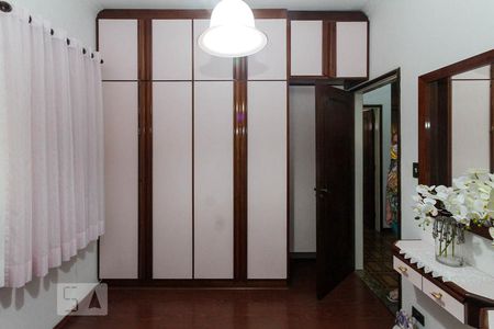 Casa à venda com 300m², 3 quartos e 3 vagas Casa à venda com 300m², 3 quartos e 3 vagasQuarto