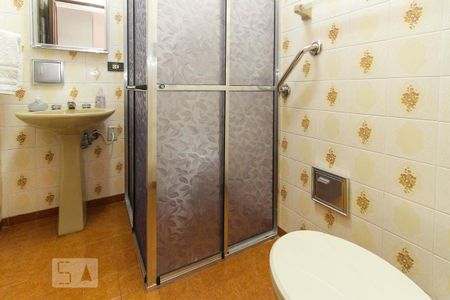 Casa à venda com 300m², 3 quartos e 3 vagas Casa à venda com 300m², 3 quartos e 3 vagasBanheiro Social