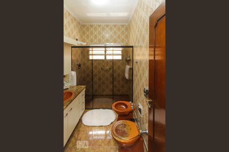 Casa à venda com 300m², 3 quartos e 3 vagas Casa à venda com 300m², 3 quartos e 3 vagasBanheiro da suite