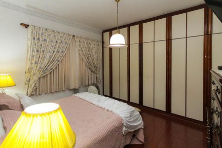 Casa à venda com 300m², 3 quartos e 3 vagas Casa à venda com 300m², 3 quartos e 3 vagasSuite