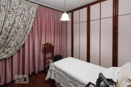 Casa à venda com 300m², 3 quartos e 3 vagas Casa à venda com 300m², 3 quartos e 3 vagasQuarto