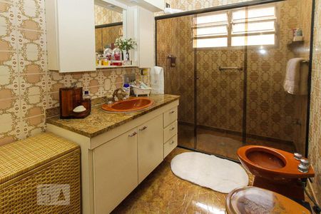 Casa à venda com 300m², 3 quartos e 3 vagas Casa à venda com 300m², 3 quartos e 3 vagasBanheiro da suite