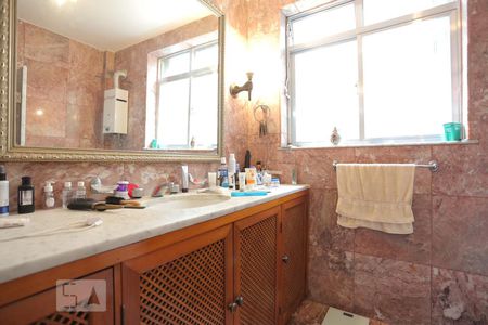 Apartamento à venda com 360m², 4 quartos e 2 vagasBanheiro 1