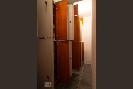 Casa à venda com 291m², 5 quartos e 2 vagas Casa à venda com 291m², 5 quartos e 2 vagasCloset do Quarto 2