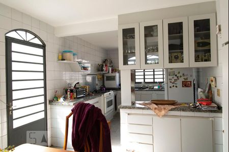 Casa à venda com 291m², 5 quartos e 2 vagas Casa à venda com 291m², 5 quartos e 2 vagasCozinha 2