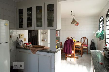 Casa à venda com 291m², 5 quartos e 2 vagas Casa à venda com 291m², 5 quartos e 2 vagasCozinha 2