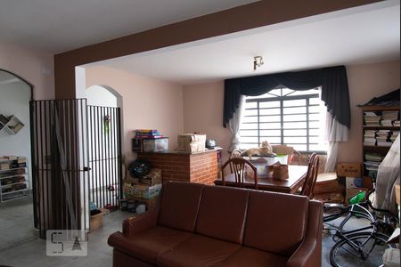 Casa à venda com 291m², 5 quartos e 2 vagas Casa à venda com 291m², 5 quartos e 2 vagasSala