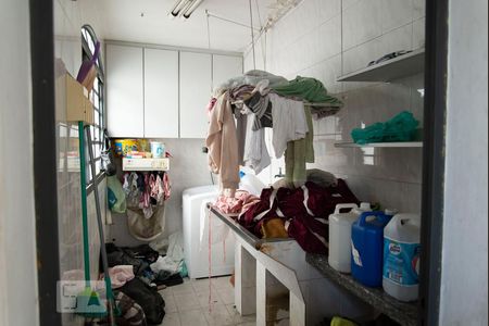 Casa à venda com 291m², 5 quartos e 2 vagas Casa à venda com 291m², 5 quartos e 2 vagasLavanderia