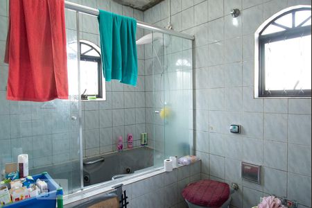 Casa à venda com 291m², 5 quartos e 2 vagas Casa à venda com 291m², 5 quartos e 2 vagasBanheiro 2