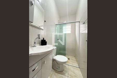 Banheiro  de casa para alugar com 1 quarto, 42m² em Jardim Oriental, São Paulo