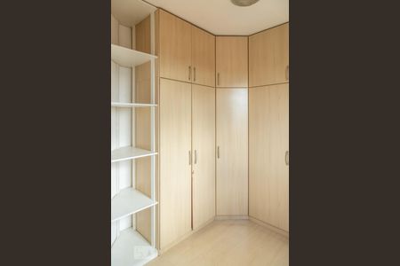 Apartamento à venda com 65m², 2 quartos e 1 vaga Apartamento à venda com 65m², 2 quartos e 1 vagaCloset do Quarto 1