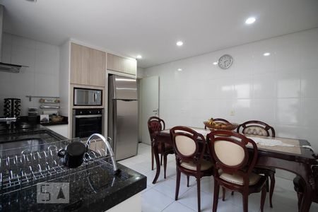 Casa à venda com 120m², 4 quartos e 3 vagas Casa à venda com 120m², 4 quartos e 3 vagasCozinha