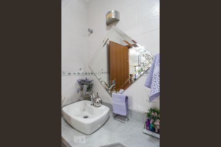 Casa à venda com 230m², 3 quartos e 3 vagasLavabo