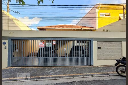 Casa à venda com 230m², 3 quartos e 3 vagasFachada