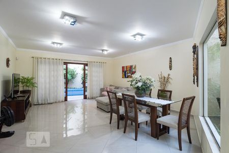 Sala de casa à venda com 3 quartos, 230m² em Mirandópolis, São Paulo