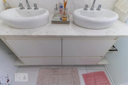 Casa à venda com 187m², 4 quartos e 1 vagaBanheiro da Suíte 2