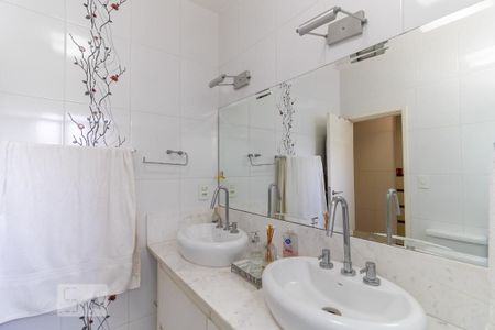 Casa à venda com 187m², 4 quartos e 1 vagaBanheiro da Suíte 2