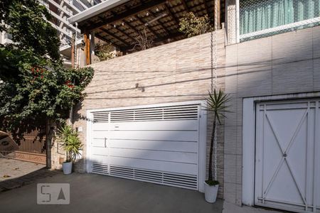 Casa para alugar com 210m², 3 quartos e 2 vagasFachada