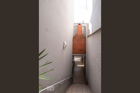 Casa para alugar com 210m², 3 quartos e 2 vagasEscada para a garagem