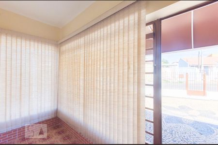 Casa à venda com 80m², 2 quartos e 2 vagasSala