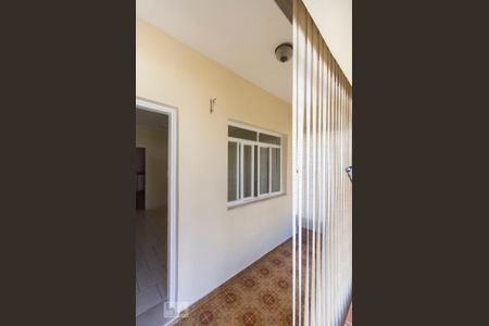 Casa à venda com 80m², 2 quartos e 2 vagasSala